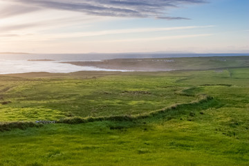 Fototapeta na wymiar Meadow overlooking the Atlantic Ocean on the Irish coast near Doolin