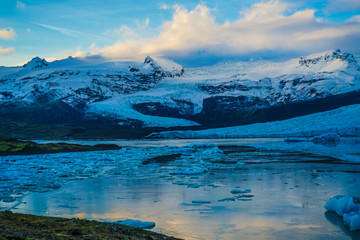 アイスランド・フィヤトルスアゥルロゥン氷河湖
