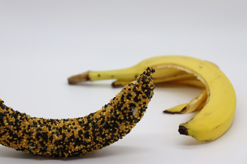 Banan w złoto-czarnej posypce.  © Vanderbeck