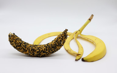 Banan w złoto-czarnej posypce.  © Vanderbeck