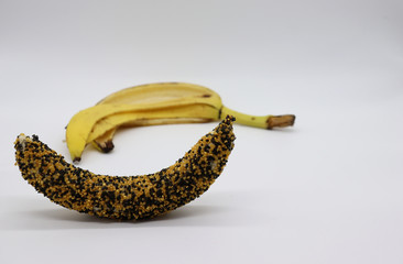 Banan w złoto-czarnej posypce.  © Vanderbeck
