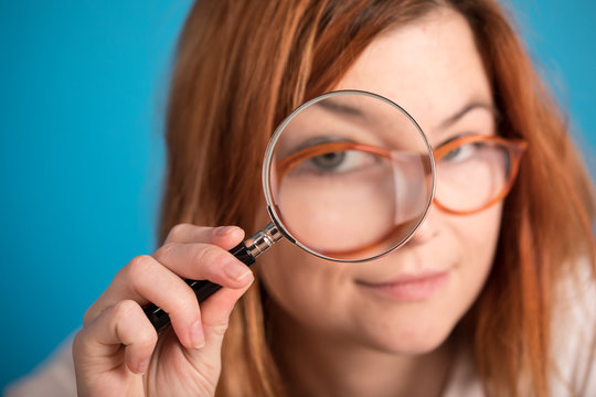 girl with manifying glass