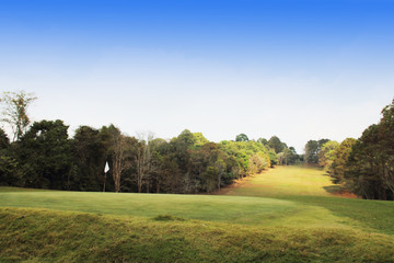 Obraz premium The evening golf course has sunlight shining down at golf course in Thailand