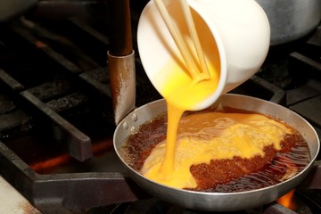 かつ丼作ってます！