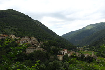 Fototapeta na wymiar Village on Valnerina mountains, Umbria, Italia