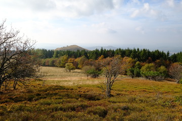 Wasserkuppe und  Pferdskopf in der Rhön im Herbst, Biosphärenreservat Rhön, Hessen, Deutschland