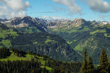 Fototapeta na wymiar epic mountain landscape in the bavarian alps to travel and hike