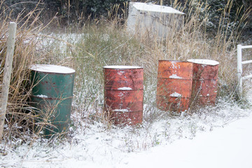 ドラム缶と雪