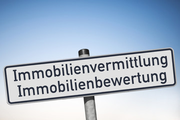 Immobilienvermittlung, Immobilienbewertung, Werbeschild