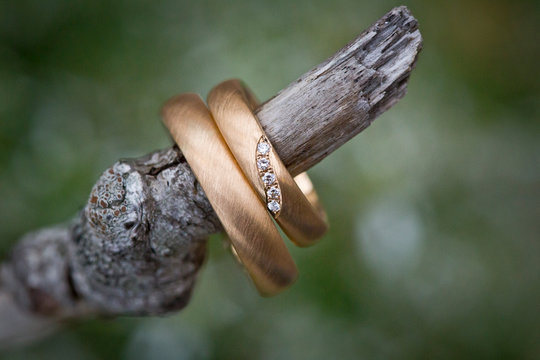 Zwei goldene Eheringe