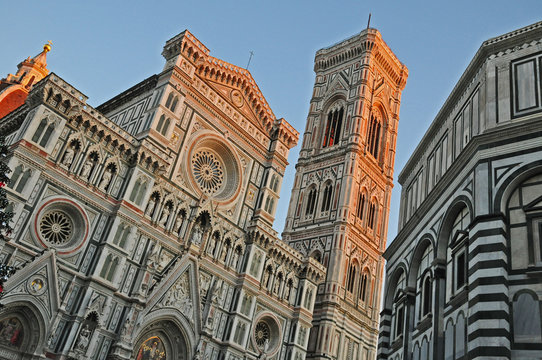 Firenze, tramonto su Santa Maria del Fiore e Campanile di Giotto