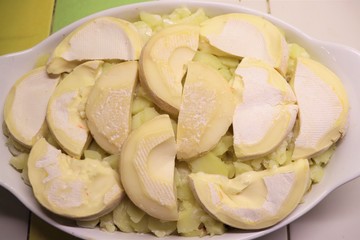 TARTIFLETTE DE SAVOIE ET SON REBLOCHON AVANT CUISSON