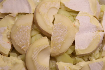 TARTIFLETTE DE SAVOIE ET SON REBLOCHON AVANT CUISSON