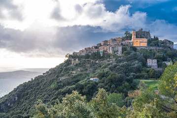Fototapeta na wymiar Eze, village perched on the cliffs, on the French Riviera, near Nice