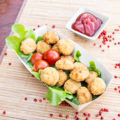 Chicken meatballs with lettuce, tomato and sauce