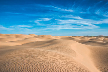 Fototapeta na wymiar Splendid sky in the Sahara Desert, most beaufitul dunes in Africa