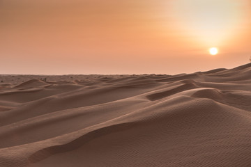 Fototapeta na wymiar Sunset in the desert, the sun goes down