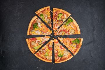 Obraz na płótnie Canvas Italian pizza isolated on black background