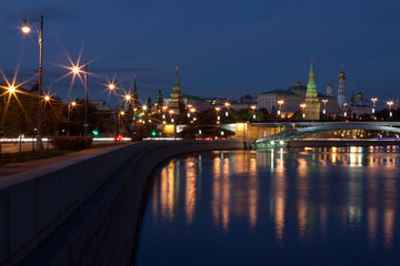 Fototapeta premium View of the Moscow Kremlin and the Kremlin Embankment of the Moscow River in the evening.