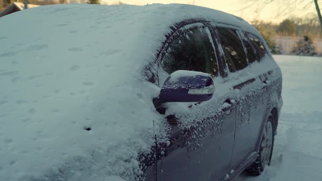 22389_The_side_mirror_of_the_car_with_the_snow.mov