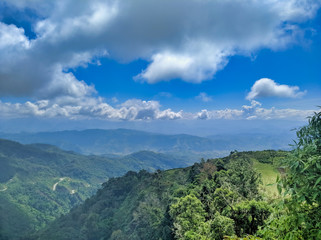 Obraz premium view of mountains on the way to Luang Prabang