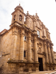Fototapeta na wymiar Fachada de la iglesia de San Bartolomé, en el casco antiguo de Pontevedra, verano de 2018