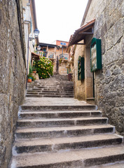 Vistas de una calle con escaleras , del pueblo de Combarro a orillas del mar  en Pontevedra, verano de 2018