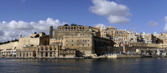 Fototapeta premium Blick von der Seeseite auf Valetta