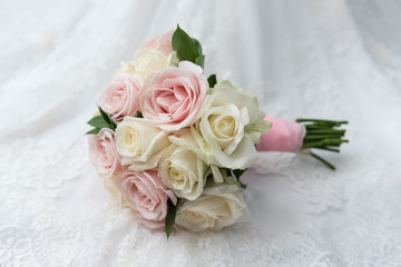 Obraz na płótnie Canvas Rose bouquet for the bride at a wedding
