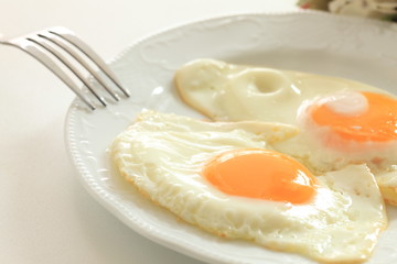 sunny side up fried egg