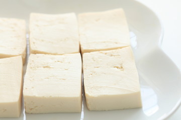 cut tofu for cooking image