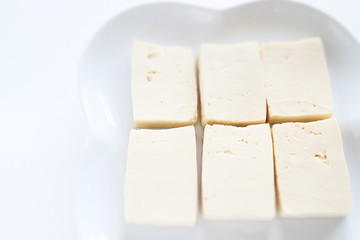 cut tofu for cooking image