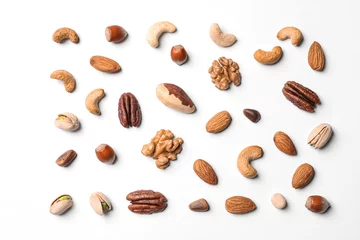 Schilderijen op glas Composition with organic mixed nuts on white background, top view © New Africa