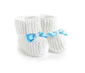 Obraz na płótnie Canvas Handmade baby booties with bows isolated on white