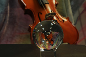 Obraz na płótnie Canvas Violin through Crystal Ball
