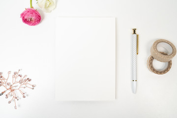 Feminine deskto flat lay background with pen, flowers and note