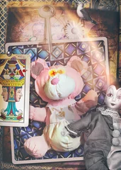 Poster Vintage ansichtkaarten met Pierrot-masker, speelgoed, poppen en tarotkaarten © Rosario Rizzo