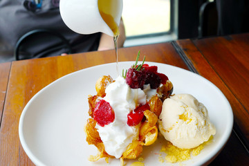 Waffle cream berry with ice cream