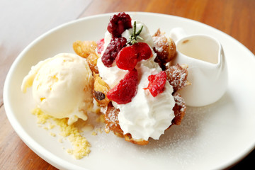 Waffle cream berry with ice cream