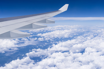Obraz premium 機内からの風景 青空と白い雲