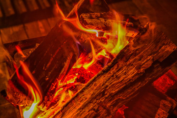 たき火　炭火　 Open-air fire at the campground © norikko