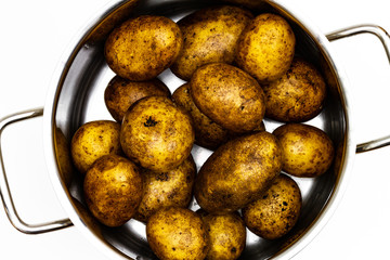Pellkartoffeln im Kochtopf