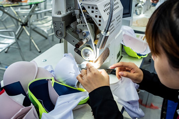 Fototapeta premium Seamless bra glue machine / seamless garment bonding machine