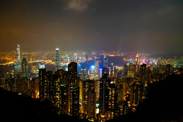 Fototapeta premium Causeway Bay, Hong Kong - 23 listopada 2018: Hongkong panoramę w nocy widok ze szczytu Wiktorii.