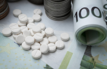 Fototapeta na wymiar pill with medicines, drugs, on money banknotes, macro closeup