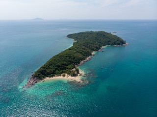 Isolated beautiful tropical island with white sand beach and blue clear water and granite stones. Top view, speedboats above coral reef. Similan Islands, Thailand.