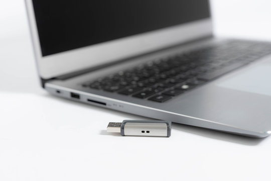 Seitenansicht eines Laptops