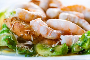 ENSALADA CESAR CON CAMARONES