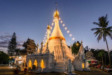 Fototapeta premium Beautiful sanctuary wat phra that doi kong mu temple in twilight sunset, Mae Hong Son thailand.