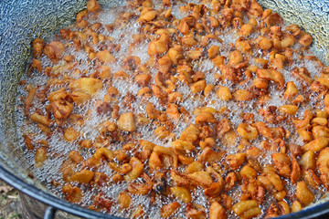 Making lard and cracklings